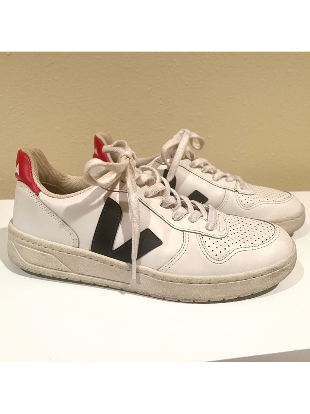 Veja V-10 Sneaker in Extra White Nautico Pekin Color